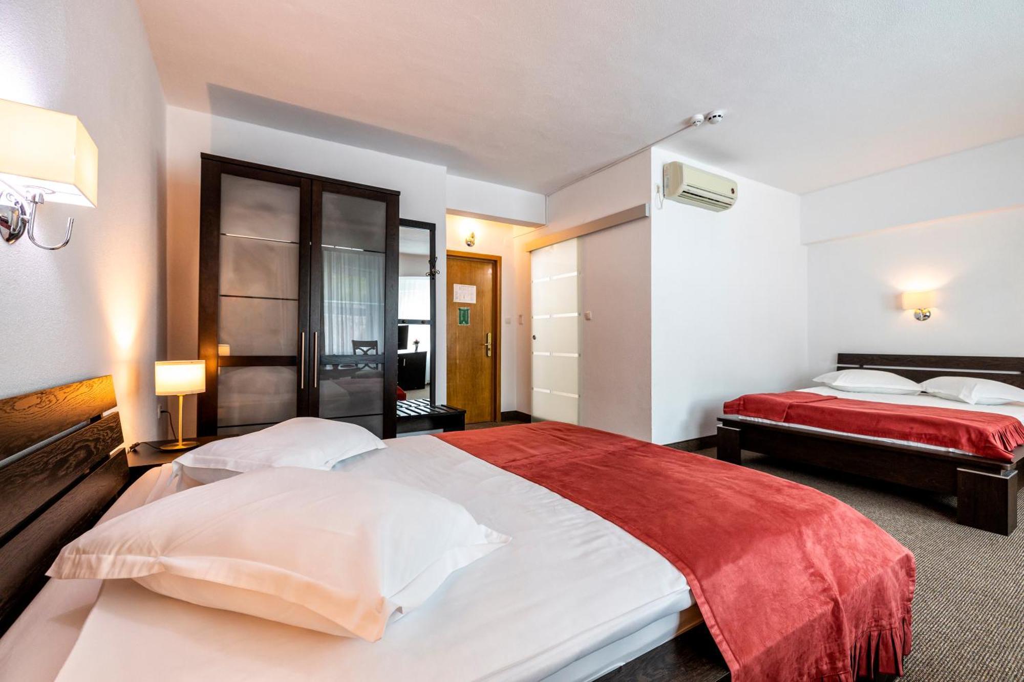 Hotel Cornul Vanatorului Piteşti Eksteriør bilde